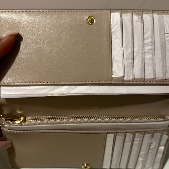 NWT Marc Jacobs Bifold Wallet - Picture 8 of 8